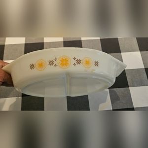 Pyrex Divided 1 1/2 quart Baking Dish  Yellow&Green Flowers